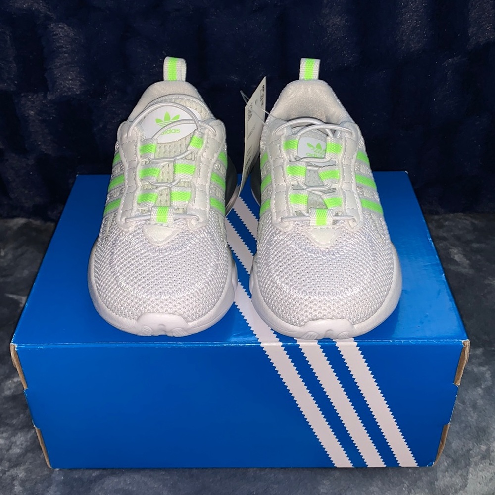 Adidas Shoes for Boy Size 7 - Picture 2 of 7